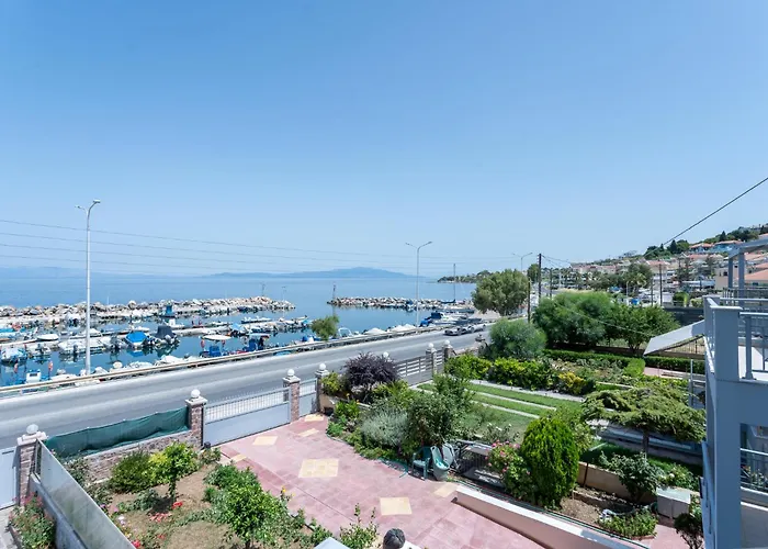 3-Br Sea View Villa With Garden In Mytilene