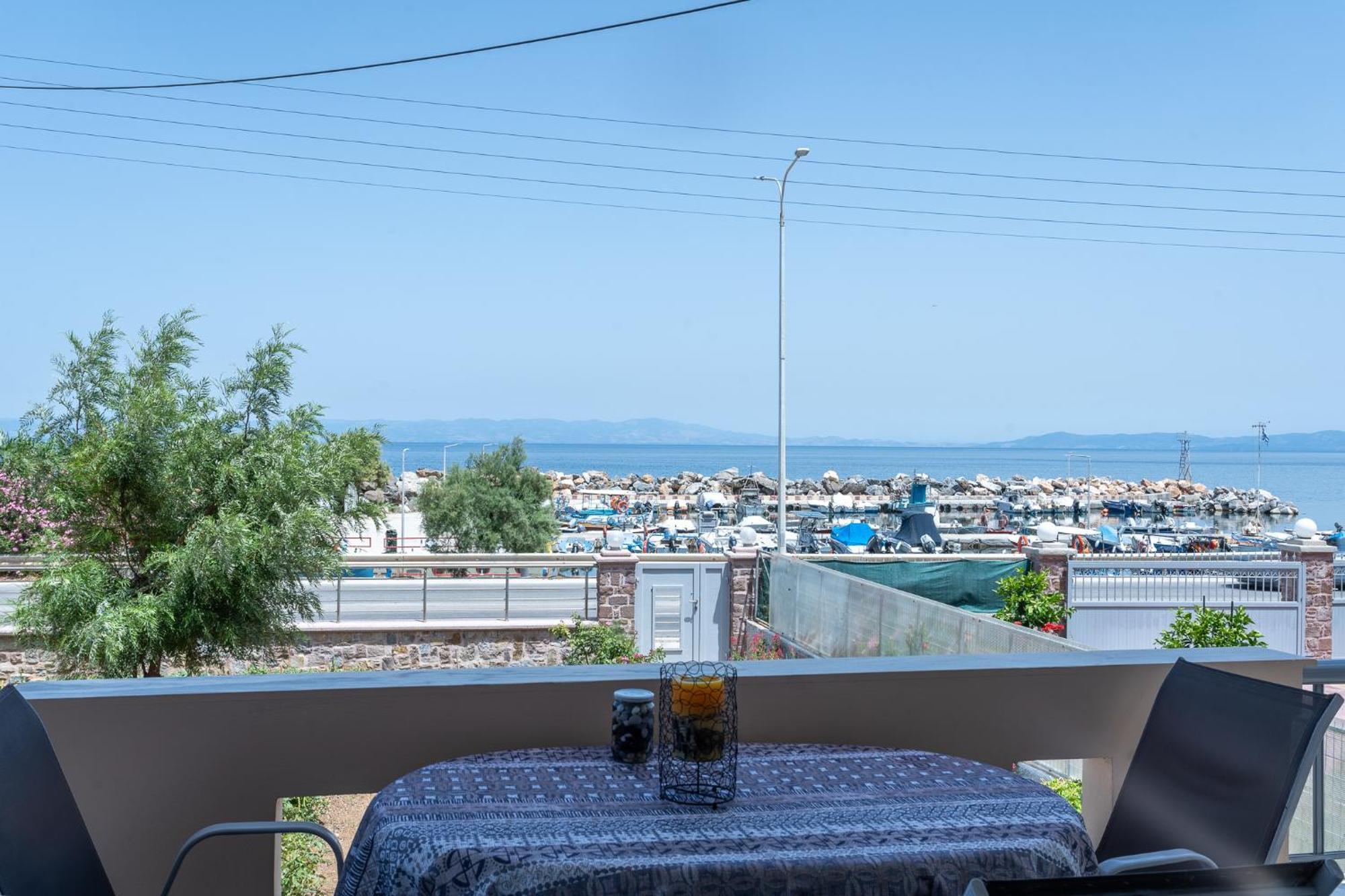 Villa 3-br Sea View With Garden In Mytilene