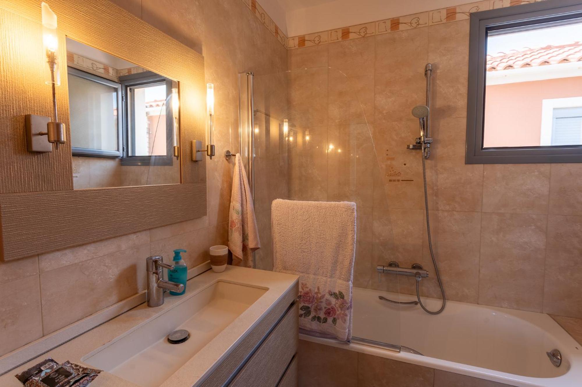 Villa 3-br Sea View With Garden In *