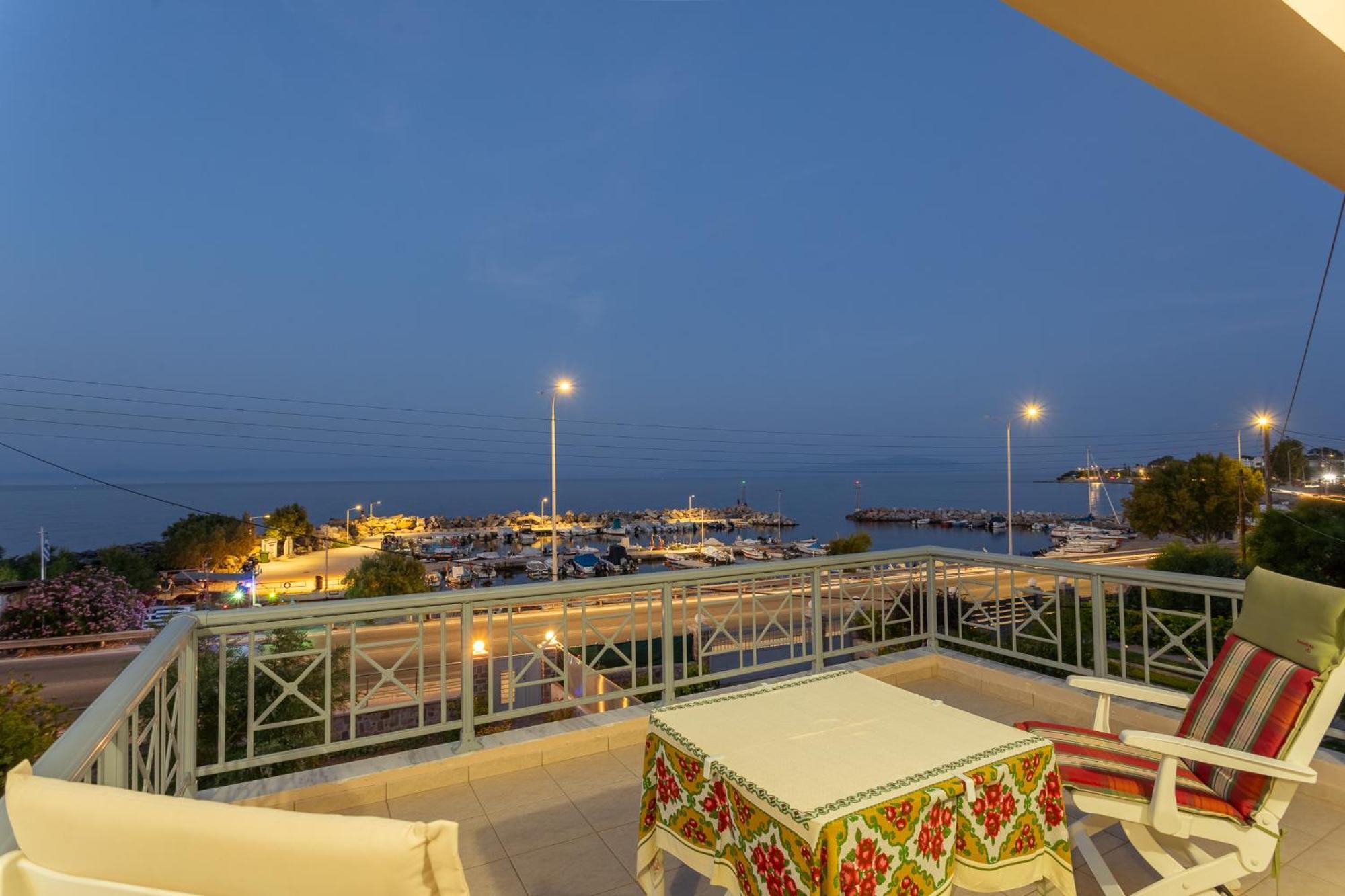 3-br Sea View With Garden In *