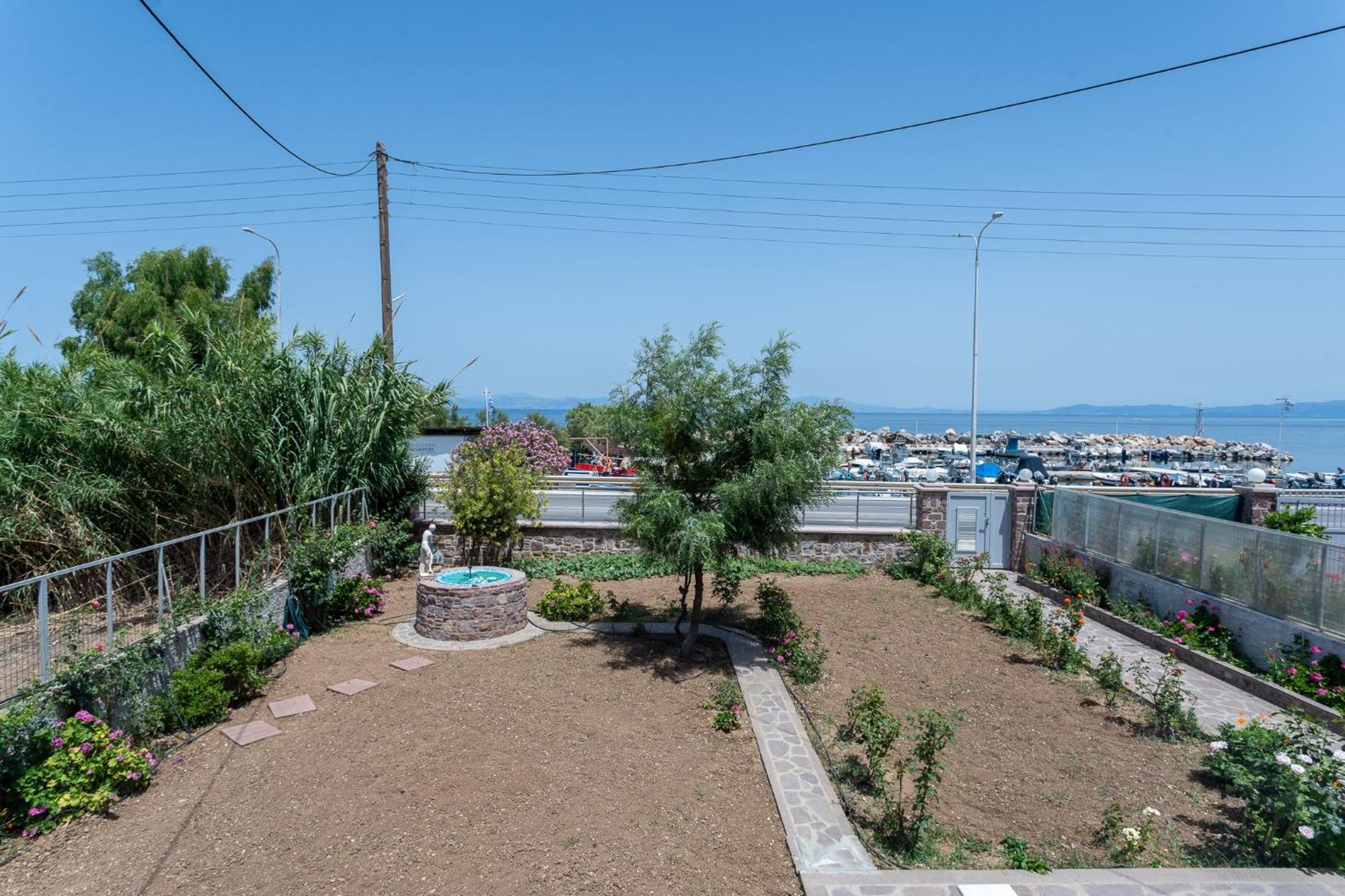 3-br Sea View With Garden In