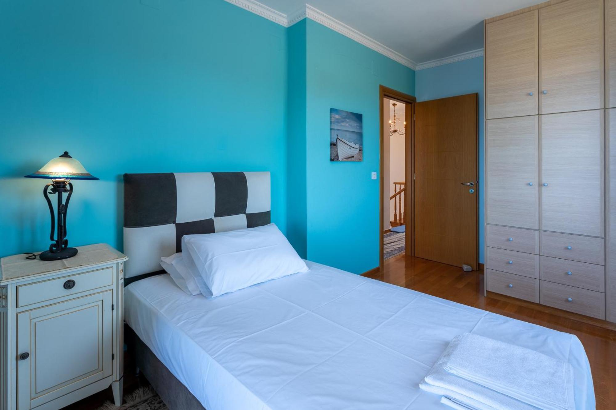 3-br Sea View With Garden In