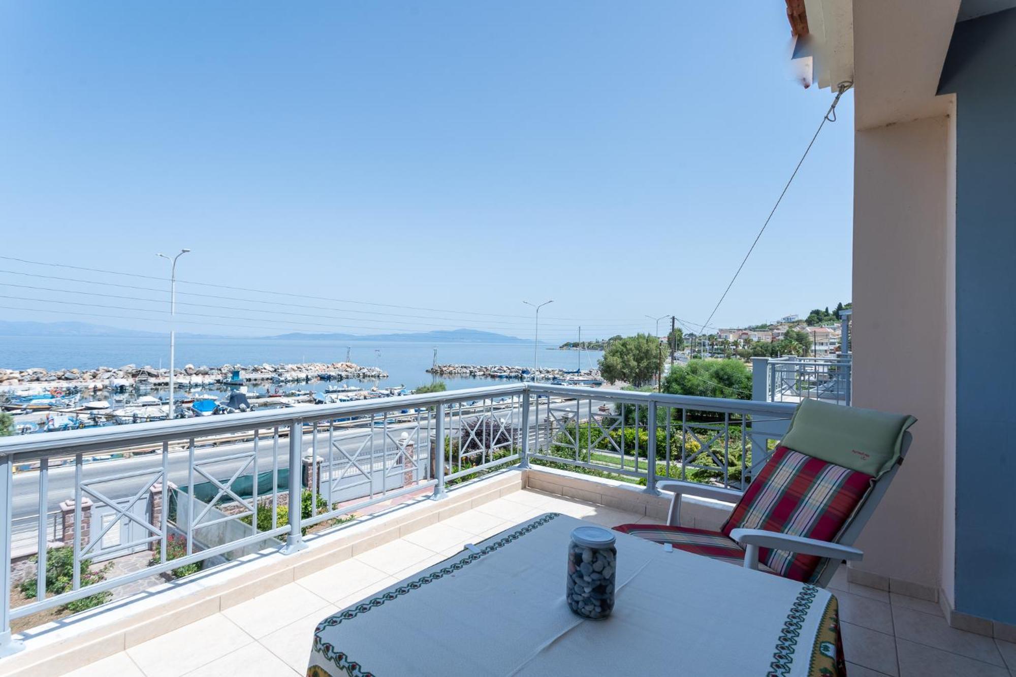 3-br Sea View With Garden In *