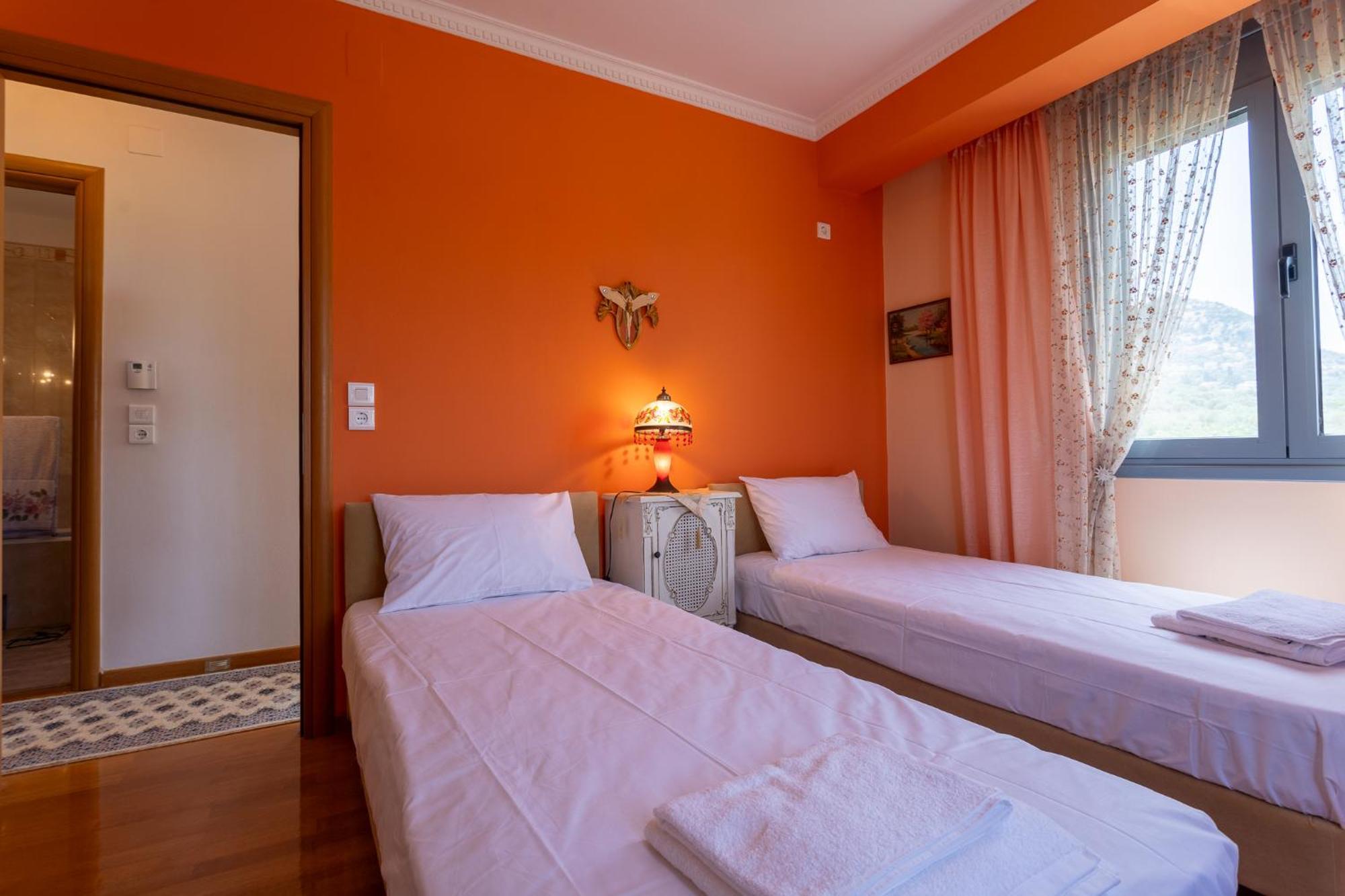 3-br Sea View With Garden In Villa Mytilene