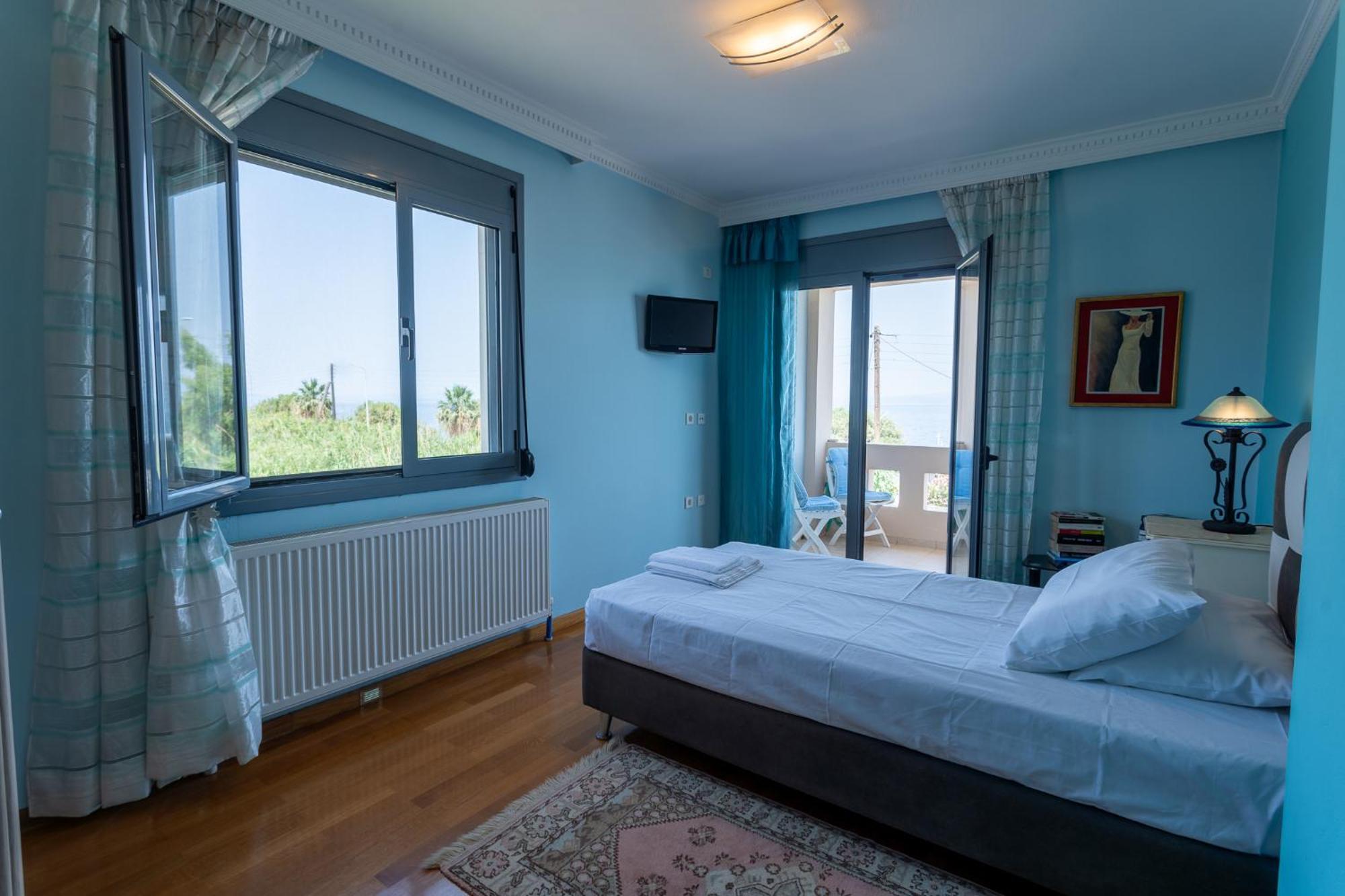 3-br Sea View With Garden In Mytilene