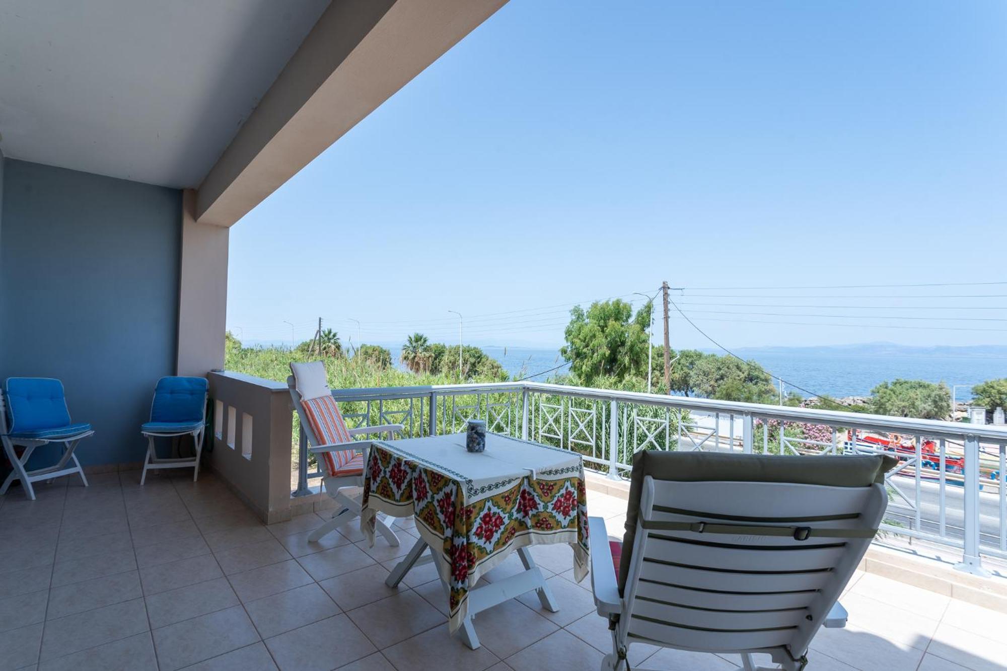 Villa 3-br Sea View With Garden In